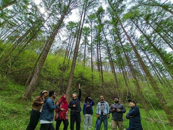 百合小说
专家带领亚太森林留学生学习森林更新及经济林栽培技术_600副本.jpg