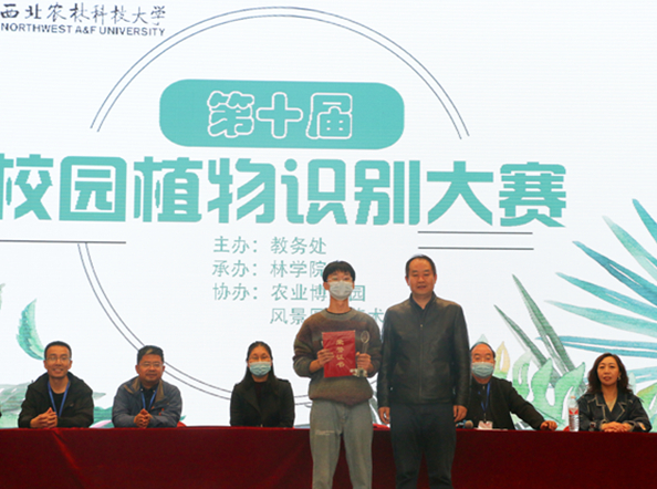 大赛一等奖黄玉林与百合小说
贾小明副院长合影_副本_副本_副本.jpg