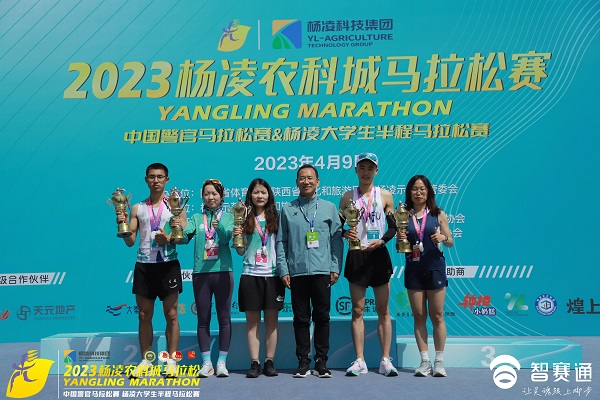 735db5976eb5493cb2aaf78828b4885c.jpg 左一阿巴小洛 左3刘艳.jpg